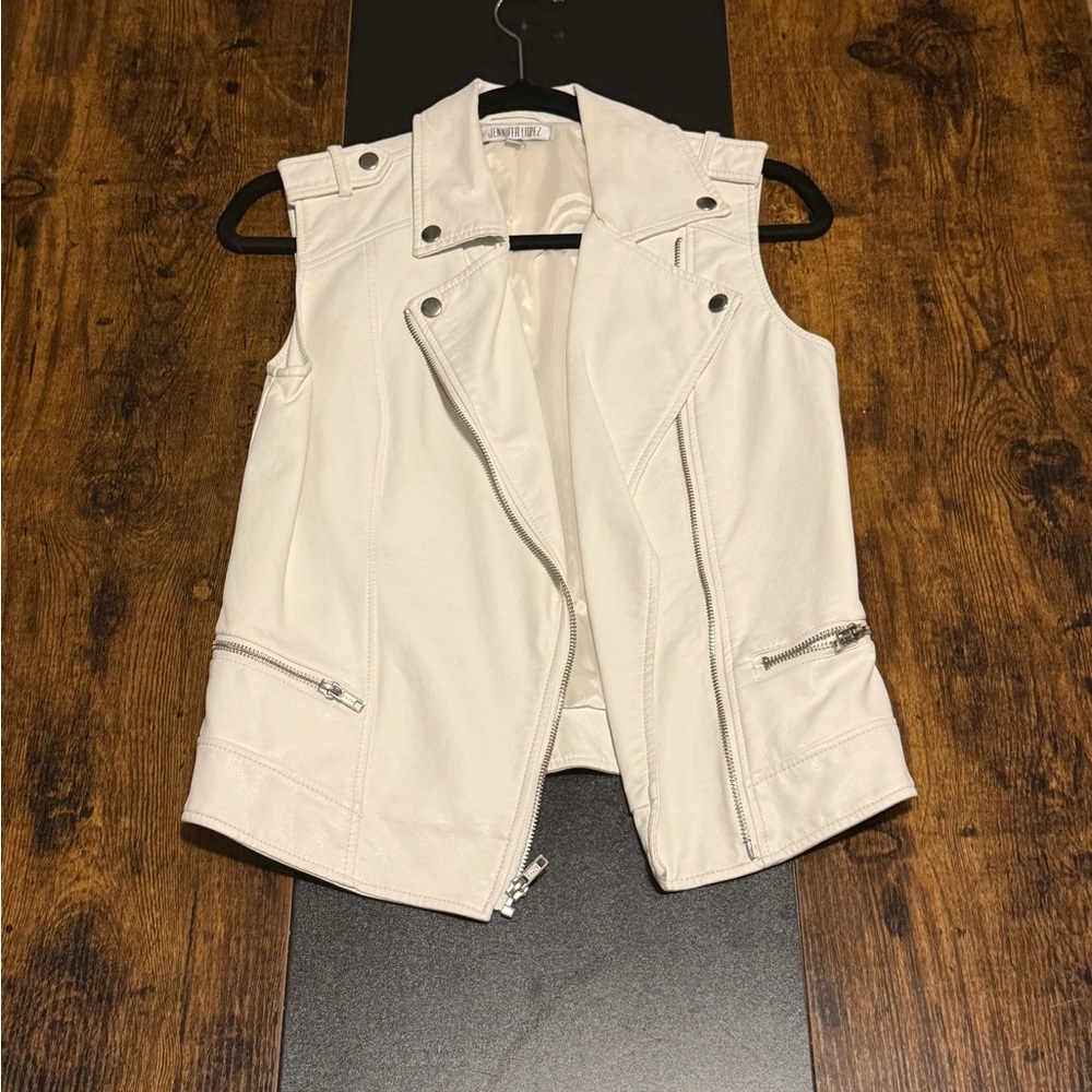 Jennifer Lopez Off-White Sleeveless Vest